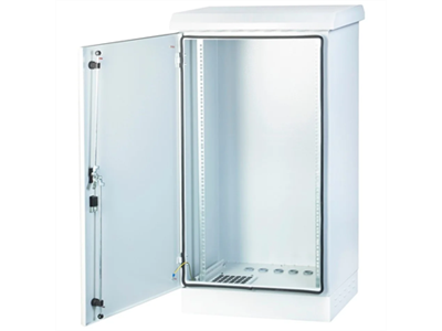 FORMRACK 20U 600x600 IP66 kültéri rack szekrény 100 mm lábazattal