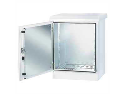 FORMRACK 9U 600x600 IP66 kültéri rack szekrény 100 mm lábazattal